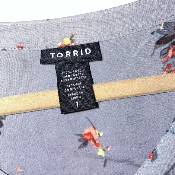 Torrid Harper Gray Floral Challis Blouse - Picture 4 of 6